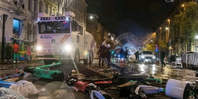 أعمال شغب عنيفة في العاصمة البلجيكية بروكسيل مباشرة بعد انتهاء مباراة بلجيكا والمغرب