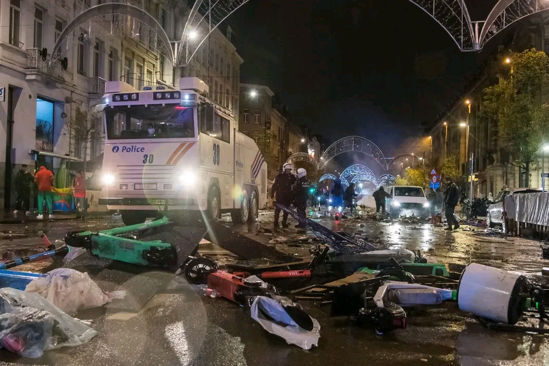 أعمال شغب عنيفة في العاصمة البلجيكية بروكسيل مباشرة بعد انتهاء مباراة بلجيكا والمغرب