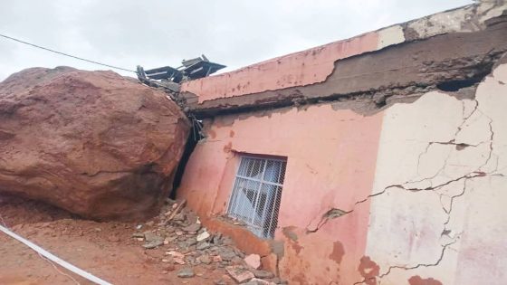 في سقوط مذوي لبنية تحتية متهالكة سقطت صخرة على المدرسة… صرخة من تاصورت إلى عامل إقليم الحوز